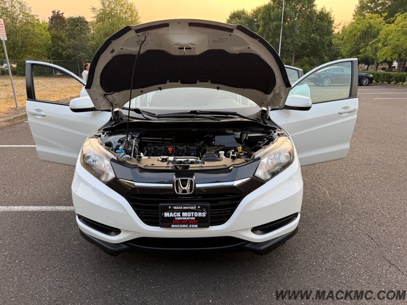 2016 Honda HR-V LX 6-Speed Manual Back Up Camera - Photo 25 - Hillsboro, OR 97123