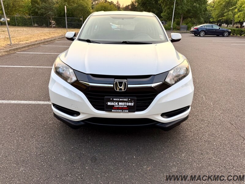 2016 Honda HR-V LX 6-Speed Manual Back Up Camera - Photo 4 - Hillsboro, OR 97123