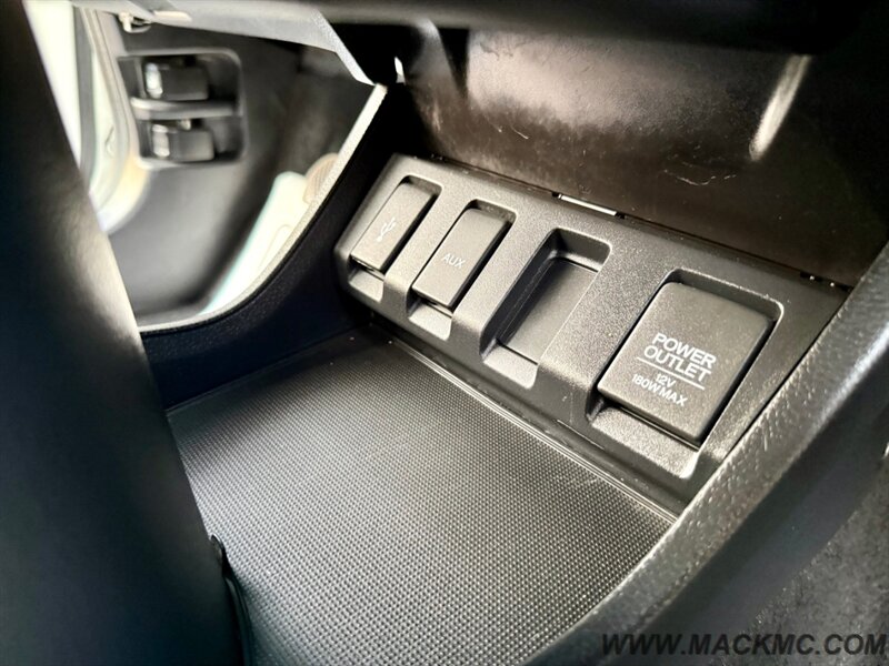 2016 Honda HR-V LX 6-Speed Manual Back Up Camera - Photo 15 - Hillsboro, OR 97123