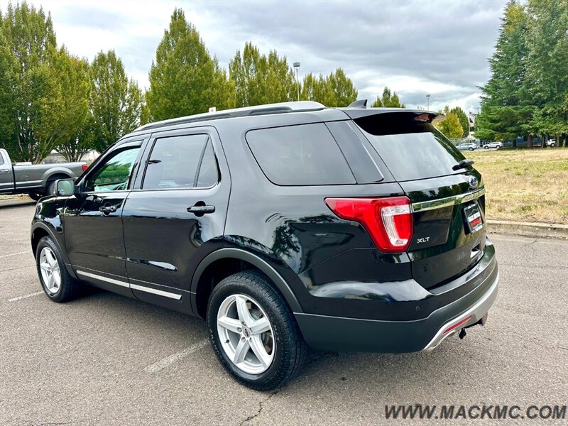 2017 Ford Explorer XLT   - Photo 11 - Hillsboro, OR 97123