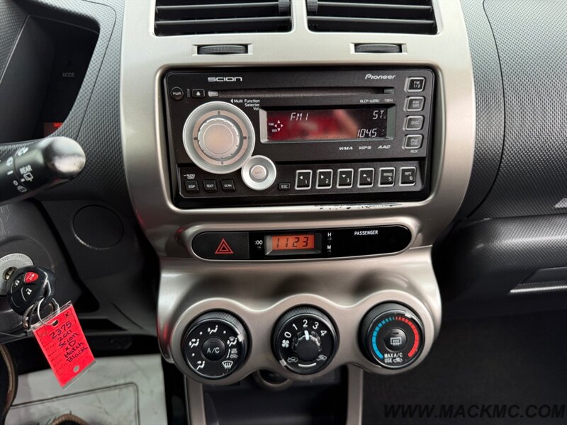 2011 Scion xD Automatic 85K Low Miles hatchback 33-MPG - Photo 12 - Hillsboro, OR 97123