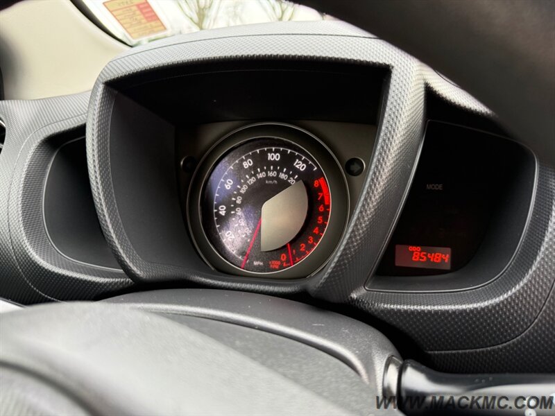 2011 Scion xD Automatic 85K Low Miles hatchback 33-MPG - Photo 11 - Hillsboro, OR 97123