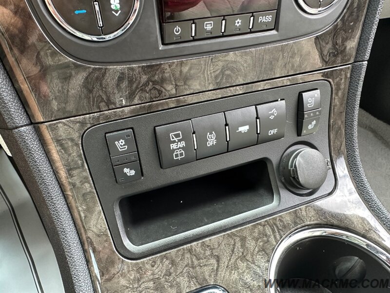 2012 GMC Acadia Denali Dual Roof 3RD Row Seat Back Up camera   - Photo 15 - Hillsboro, OR 97123