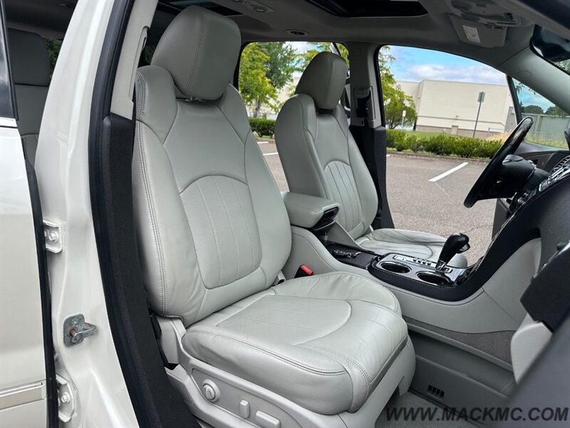 2012 GMC Acadia Denali Dual Roof 3RD Row Seat Back Up camera   - Photo 19 - Hillsboro, OR 97123
