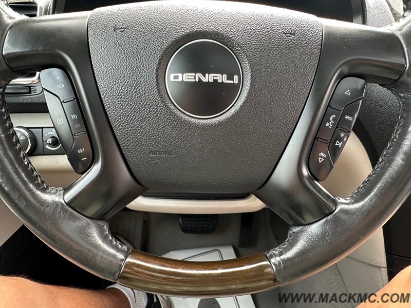 2012 GMC Acadia Denali Dual Roof 3RD Row Seat Back Up camera   - Photo 12 - Hillsboro, OR 97123