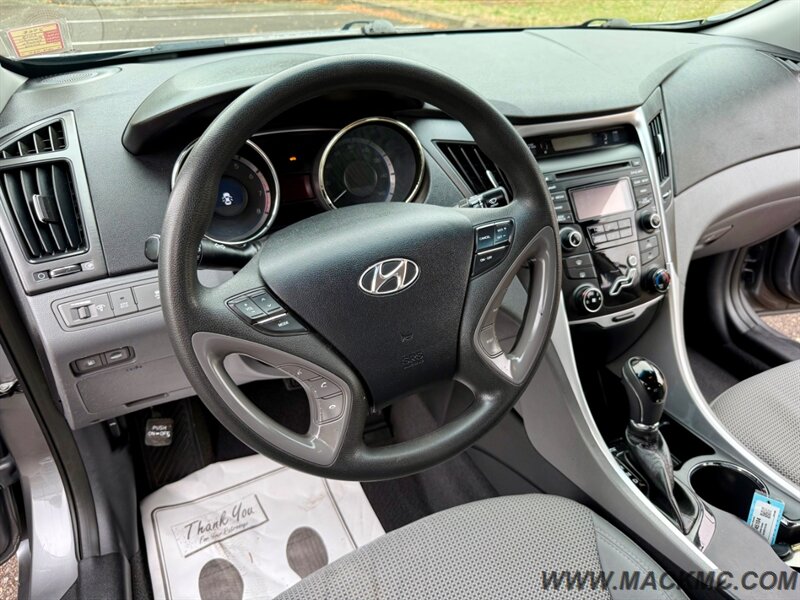 2013 Hyundai SONATA GLS Newer Tires 35-MPG   - Photo 11 - Hillsboro, OR 97123