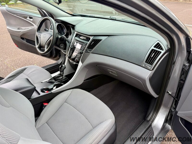2013 Hyundai SONATA GLS Newer Tires 35-MPG  