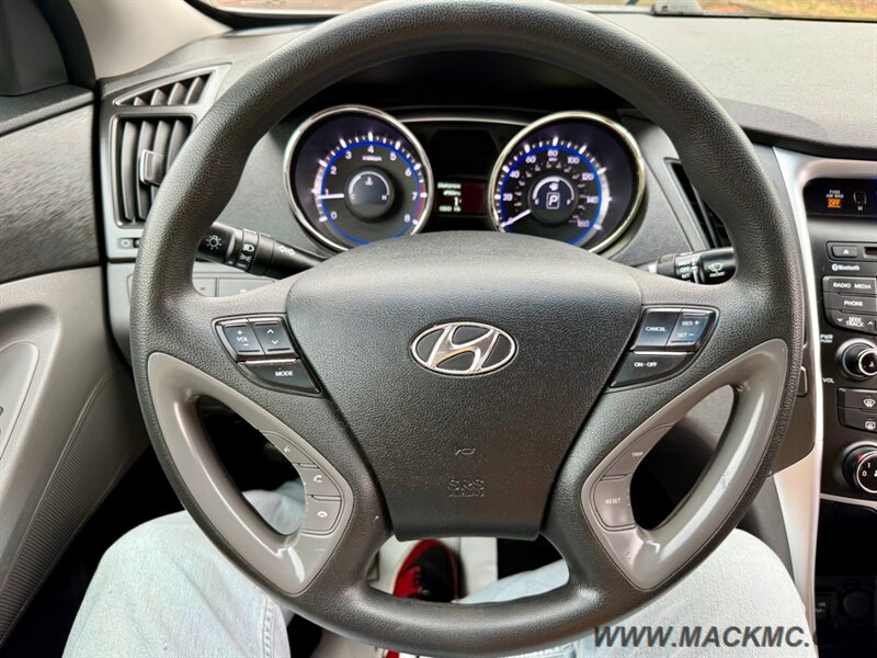2013 Hyundai SONATA GLS Newer Tires 35-MPG   - Photo 12 - Hillsboro, OR 97123