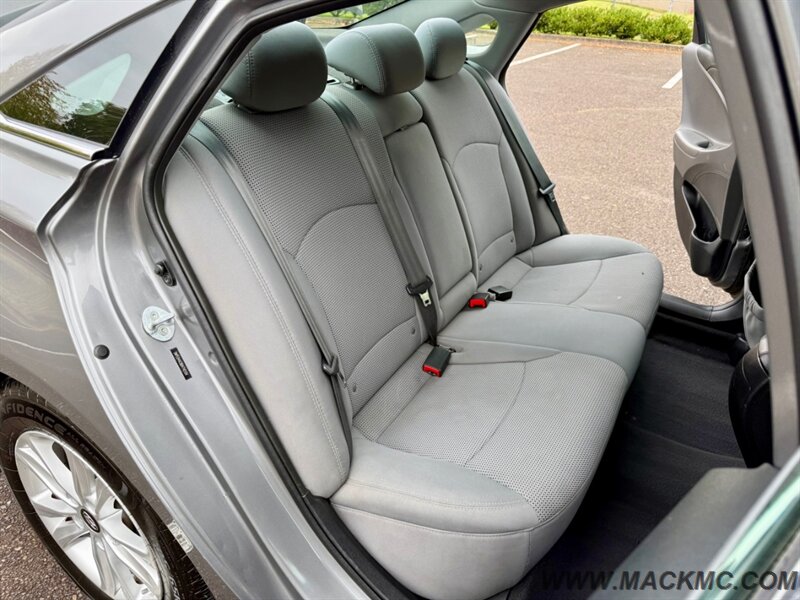 2013 Hyundai SONATA GLS Newer Tires 35-MPG   - Photo 17 - Hillsboro, OR 97123