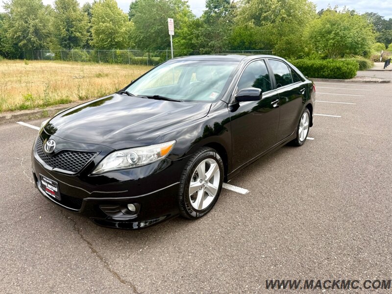 2011 Toyota Camry SE - Photo 2 - Hillsboro, OR 97123