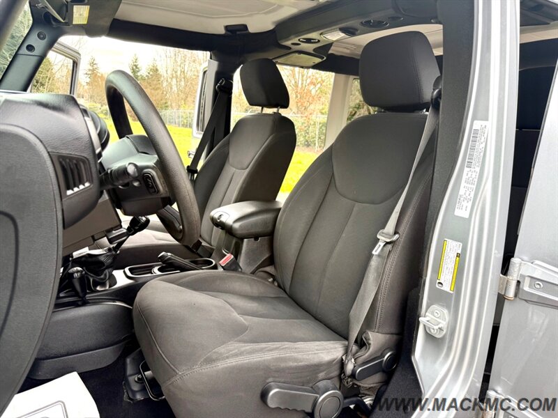 2015 Jeep Wrangler Unlimited Sport 6-Speed Manual Hardtop   - Photo 18 - Hillsboro, OR 97123