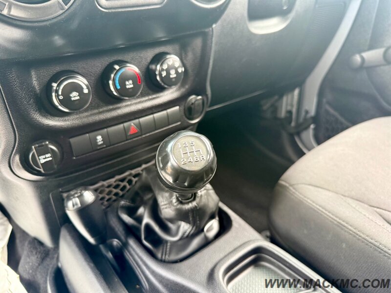 2015 Jeep Wrangler Unlimited Sport 6-Speed Manual Hardtop   - Photo 15 - Hillsboro, OR 97123