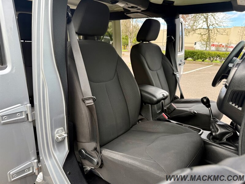 2015 Jeep Wrangler Unlimited Sport 6-Speed Manual Hardtop   - Photo 19 - Hillsboro, OR 97123