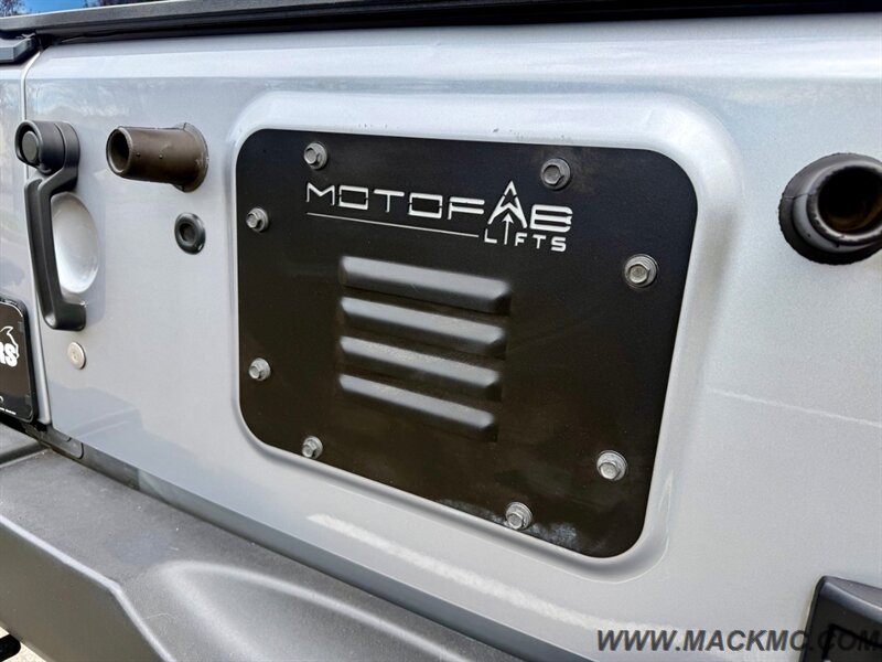 2015 Jeep Wrangler Unlimited Sport 6-Speed Manual Hardtop   - Photo 12 - Hillsboro, OR 97123