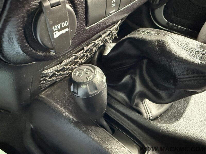 2015 Jeep Wrangler Unlimited Sport 6-Speed Manual Hardtop   - Photo 16 - Hillsboro, OR 97123