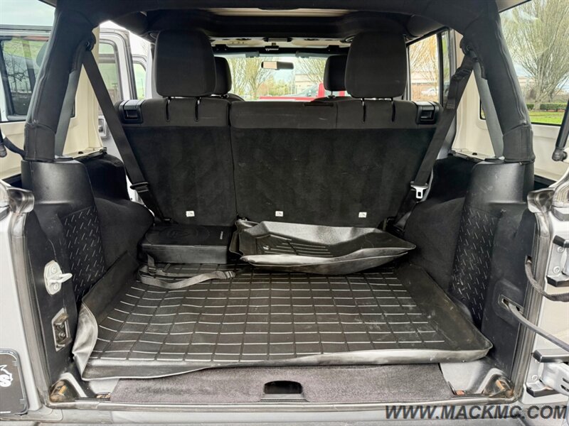 2015 Jeep Wrangler Unlimited Sport 6-Speed Manual Hardtop   - Photo 22 - Hillsboro, OR 97123