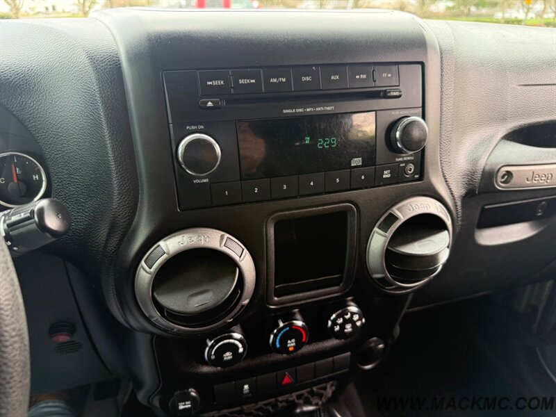 2015 Jeep Wrangler Unlimited Sport 6-Speed Manual Hardtop   - Photo 17 - Hillsboro, OR 97123