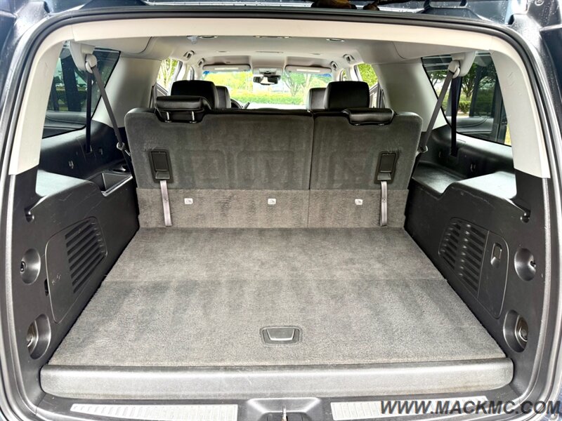 2020 Chevrolet Suburban LT 3RD Row 8 Passenger Premium Wheels 4X4 - Photo 19 - Hillsboro, OR 97123