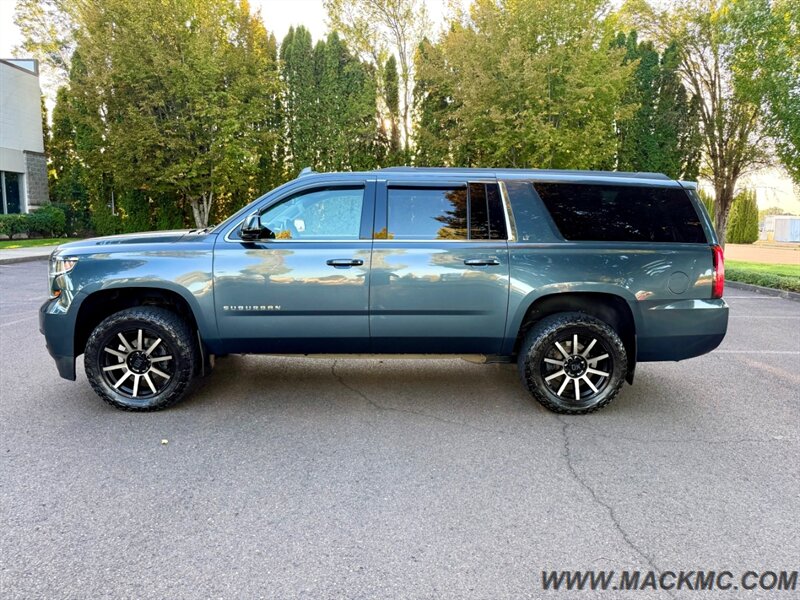 2020 Chevrolet Suburban LT 3RD Row 8 Passenger Premium Wheels 4X4 - Photo 9 - Hillsboro, OR 97123