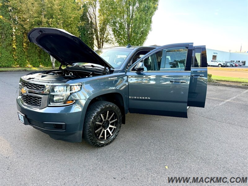 2020 Chevrolet Suburban LT 3RD Row 8 Passenger Premium Wheels 4X4 - Photo 24 - Hillsboro, OR 97123