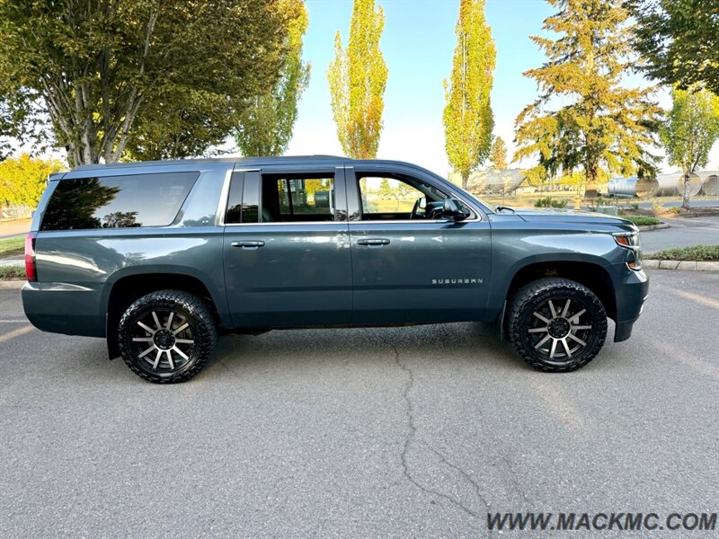 2020 Chevrolet Suburban LT 3RD Row 8 Passenger Premium Wheels 4X4 - Photo 5 - Hillsboro, OR 97123