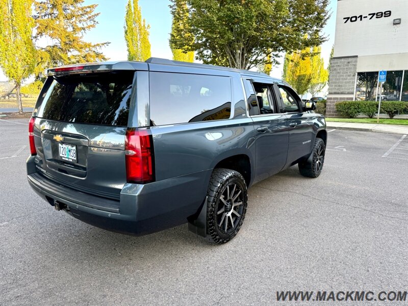 2020 Chevrolet Suburban LT 3RD Row 8 Passenger Premium Wheels 4X4 - Photo 6 - Hillsboro, OR 97123