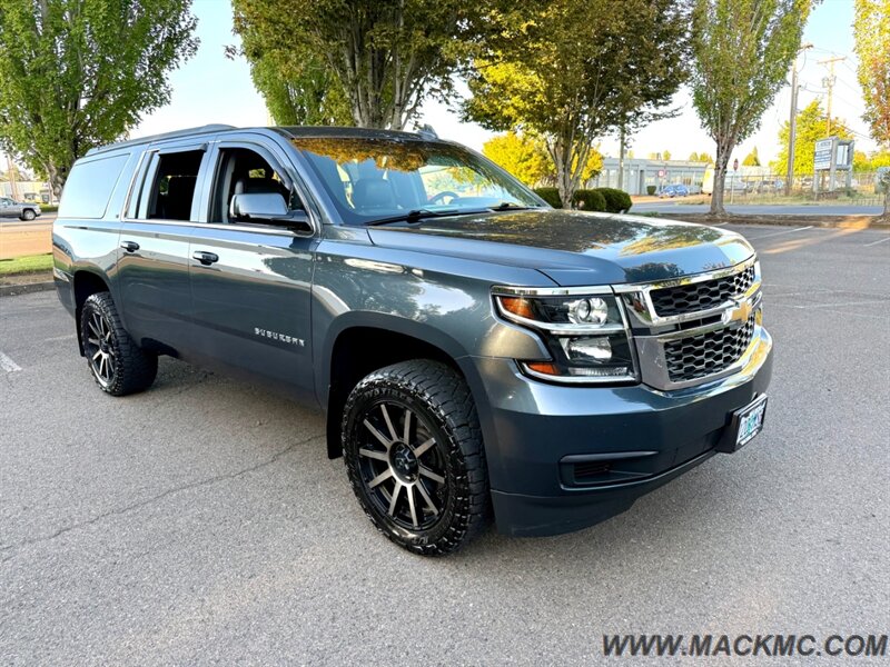 2020 Chevrolet Suburban LT 3RD Row 8 Passenger Premium Wheels 4X4 - Photo 4 - Hillsboro, OR 97123