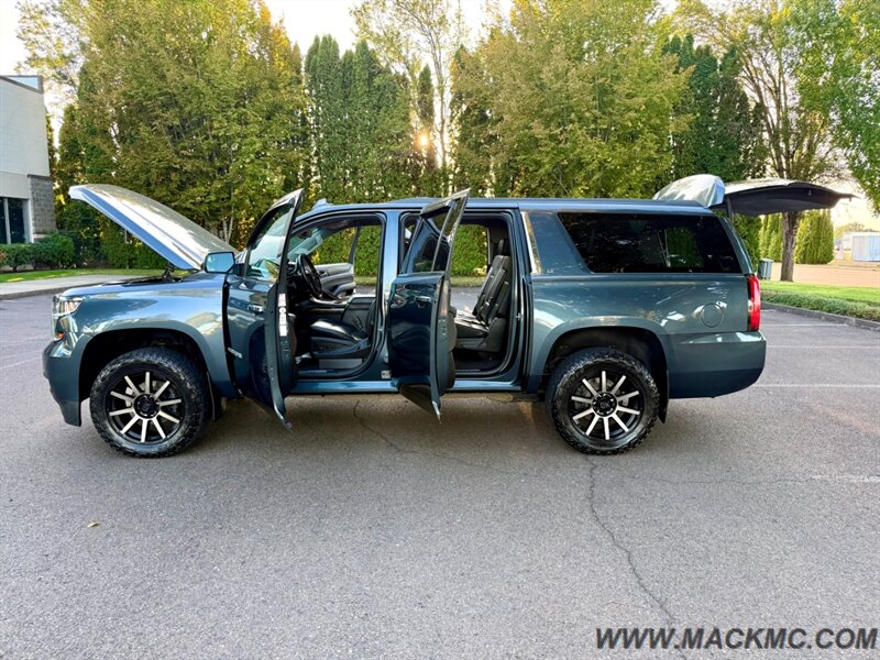 2020 Chevrolet Suburban LT 3RD Row 8 Passenger Premium Wheels 4X4 - Photo 25 - Hillsboro, OR 97123