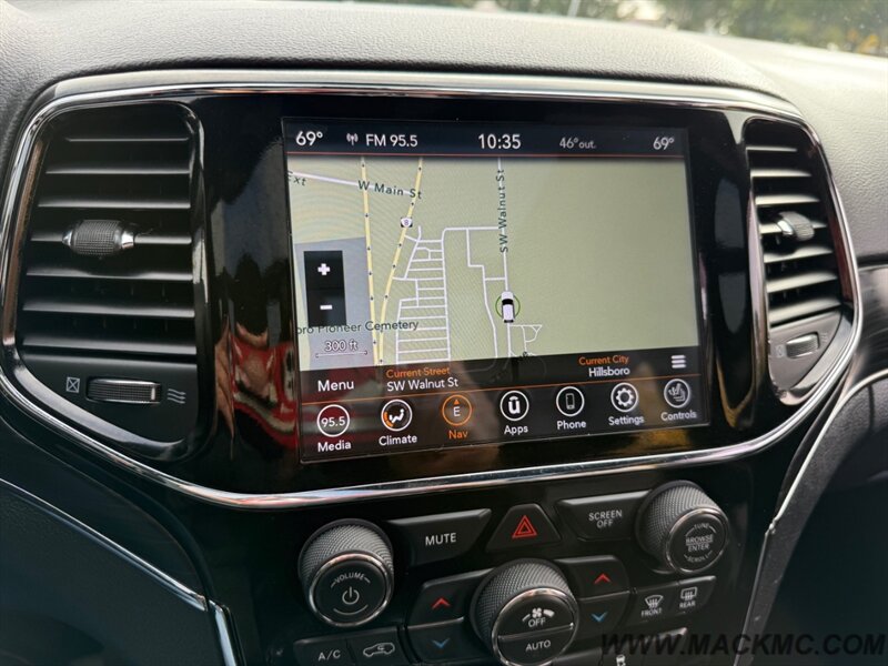 2020 Jeep Grand Cherokee Limited AWD Loaded Leather Pano Roof back Up Camer - Photo 15 - Hillsboro, OR 97123
