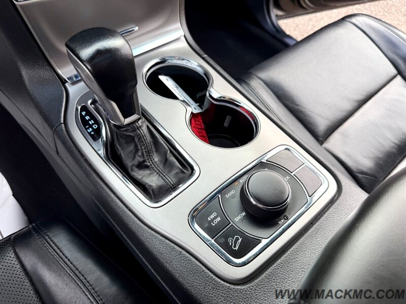 2020 Jeep Grand Cherokee Limited AWD Loaded Leather Pano Roof back Up Camer - Photo 17 - Hillsboro, OR 97123