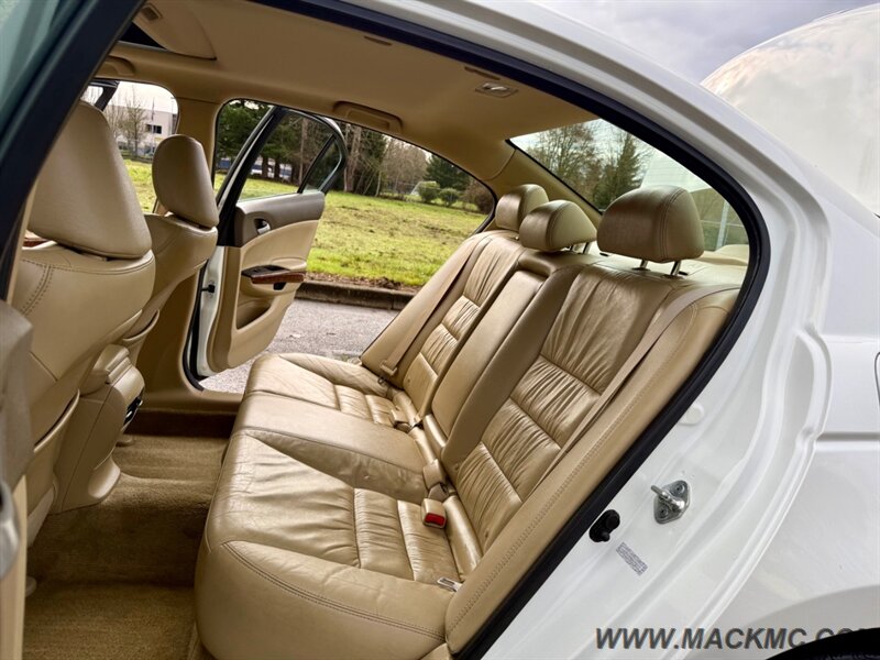 2010 Honda Accord EX-L V6 w/Navi Leather Moonroof Heated Seats   - Photo 16 - Hillsboro, OR 97123