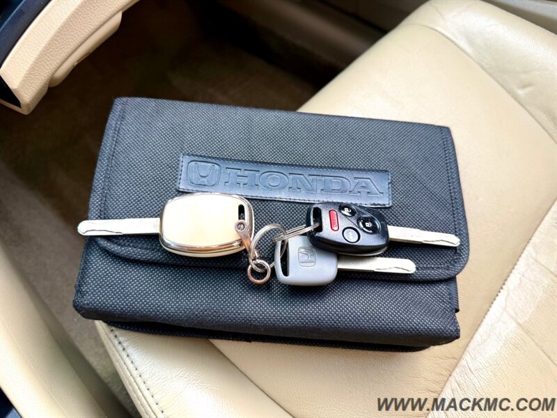 2010 Honda Accord EX-L V6 w/Navi Leather Moonroof Heated Seats   - Photo 17 - Hillsboro, OR 97123