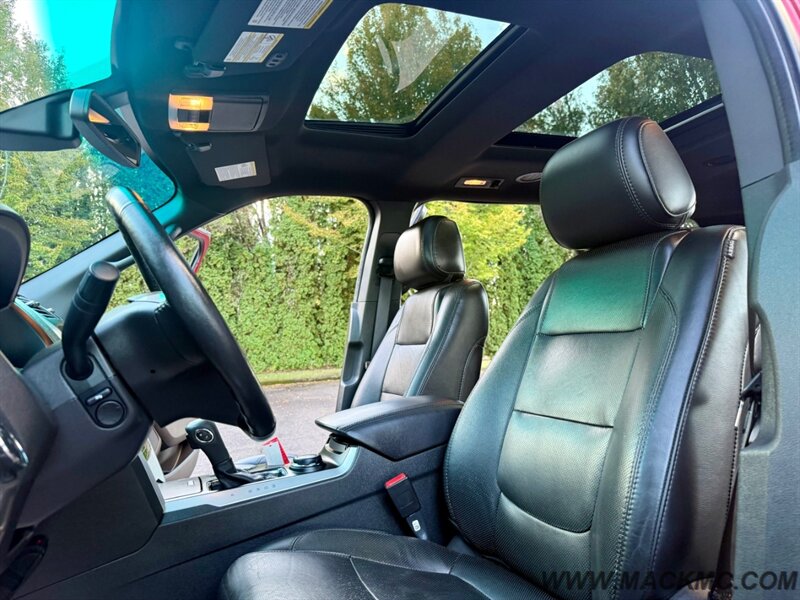 2013 Ford Explorer Limited Loaded Leather Dual Roof AWD - Photo 17 - Hillsboro, OR 97123