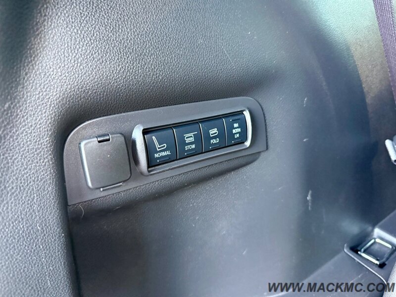 2013 Ford Explorer Limited Loaded Leather Dual Roof AWD - Photo 25 - Hillsboro, OR 97123