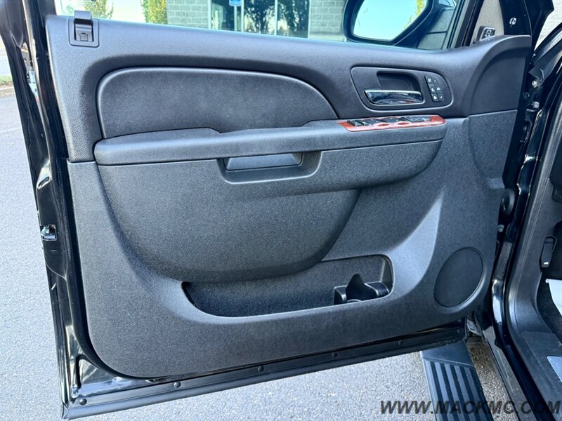 2013 Chevrolet Suburban LTZ 4x4 loaded 3Rd Row Back Up Camera - Photo 30 - Hillsboro, OR 97123