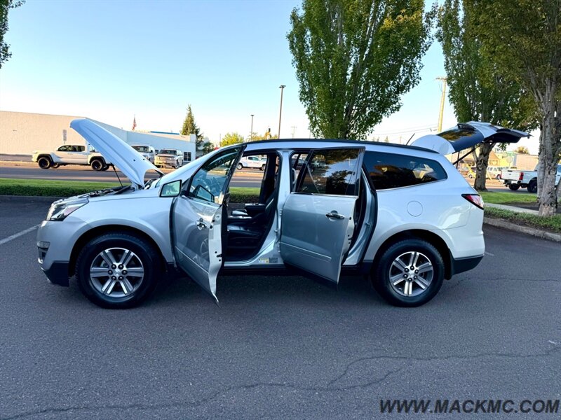 2016 Chevrolet Traverse LT 3Rd Row Seating Leather Back Up cam   - Photo 23 - Hillsboro, OR 97123
