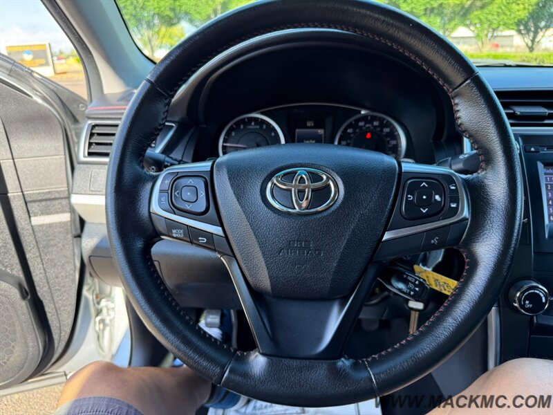 2016 Toyota Camry SE   - Photo 14 - Hillsboro, OR 97123