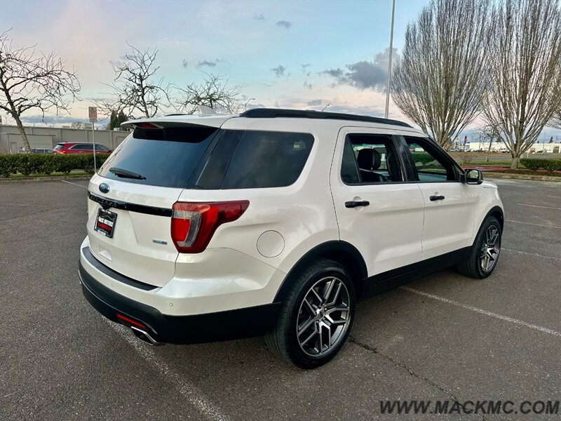 2017 Ford Explorer Sport Loaded Dual Pano Roof Low Miles 3rd Row   - Photo 8 - Hillsboro, OR 97123