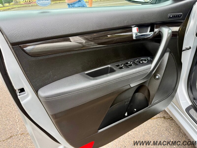 2013 Kia Sorento SX 3rd Row Laoed Leather Moonroof Back Up Cam - Photo 26 - Hillsboro, OR 97123