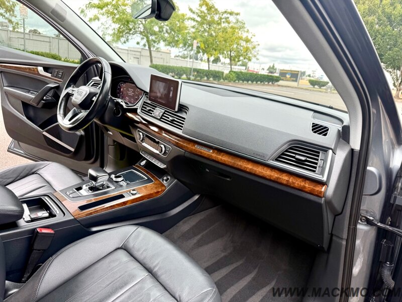 2018 Audi Q5 2.0T quattro Premium Loaded Pano Roof Back Up Cam - Photo 2 - Hillsboro, OR 97123