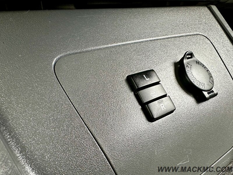 2011 Toyota Prius Five 76K Low  Miles Leather backUp camera   - Photo 15 - Hillsboro, OR 97123