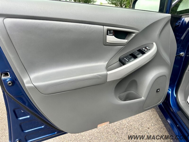 2011 Toyota Prius Five 76K Low  Miles Leather backUp camera   - Photo 23 - Hillsboro, OR 97123