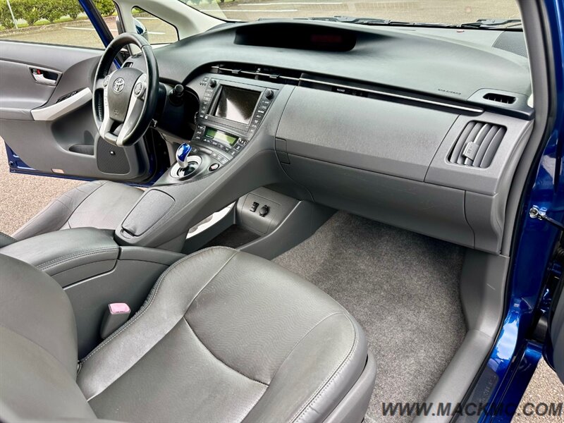 2011 Toyota Prius Five 76K Low  Miles Leather backUp camera   - Photo 2 - Hillsboro, OR 97123
