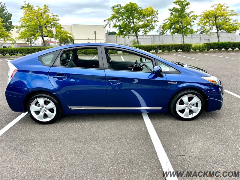 2011 Toyota Prius Five 76K Low  Miles Leather backUp camera   - Photo 5 - Hillsboro, OR 97123