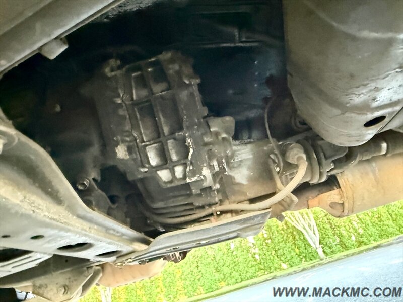 1993 Toyota Land Cruiser Lifted 3Rd Row Leather Back Up Camera - Photo 35 - Hillsboro, OR 97123