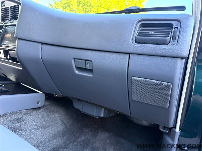 1993 Toyota Land Cruiser Lifted 3Rd Row Leather Back Up Camera - Photo 25 - Hillsboro, OR 97123