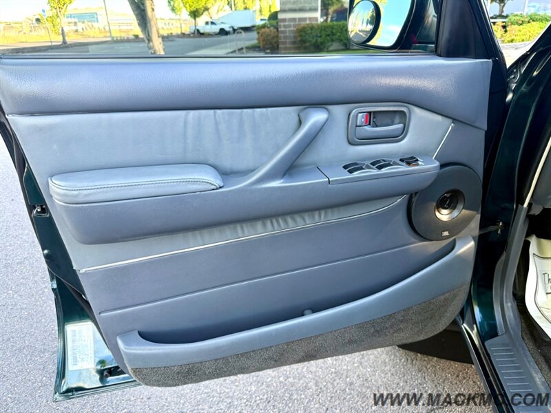 1993 Toyota Land Cruiser Lifted 3Rd Row Leather Back Up Camera - Photo 27 - Hillsboro, OR 97123