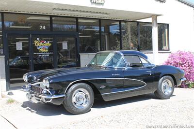 1961 Chevrolet Corvette Convertible   - Photo 2 - Carver, MA 02330