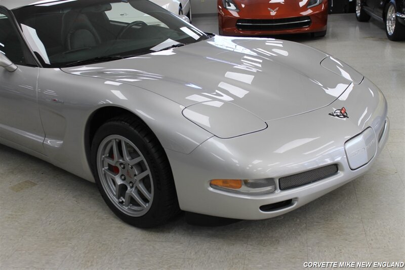 2004 Chevrolet Corvette 25