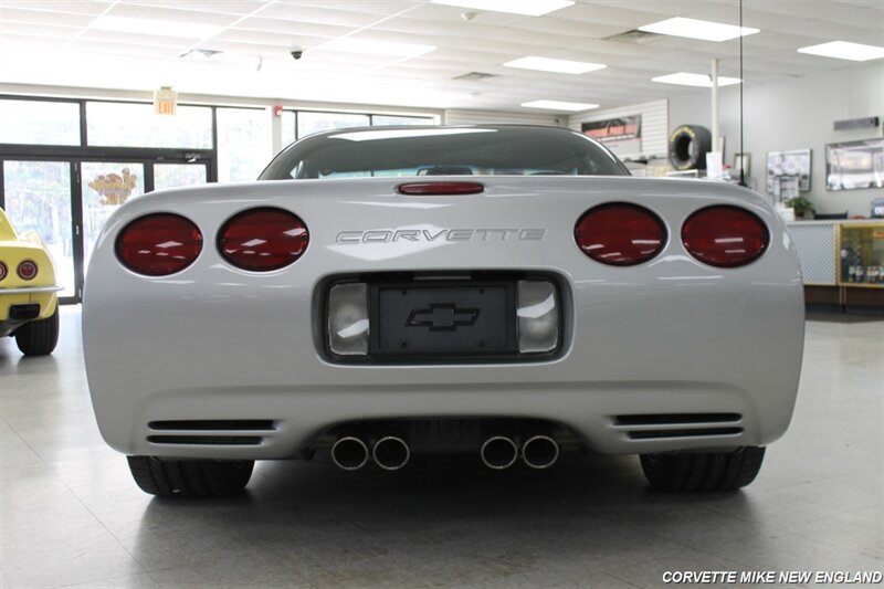 2004 Chevrolet Corvette 13